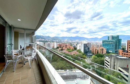 Patio Bonito Apartment | Descubre la Comodidad y Belleza de Medellín Desde Este Hermoso Apartamento!