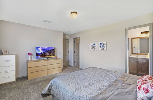 Biggs Field House | Desert Dreamscape 4 Beds + Office...Pets Welcome! Entire home minutes to E Bliss
