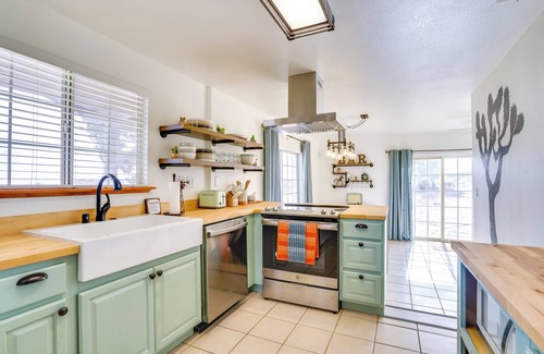 Landers House | Desert Escape - Hot Tub, Fire Pit & Grill