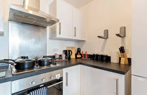 The Westside Apartment | Desert Oasis 2 Bed 2 Bath Parking Netflix