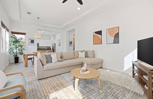 La Quinta House | Desert Retreat by VARE | Pool, Spa, Gym, Tennis!