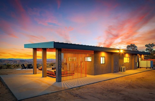 Joshua Tree House | Desert Sanctuary Pool Hot Tub Fire Pit