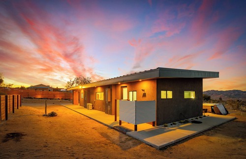 Joshua Tree House | Desert Sanctuary Pool Hot Tub Fire Pit