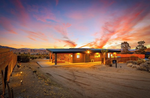 Joshua Tree House | Desert Sanctuary Pool Hot Tub Fire Pit