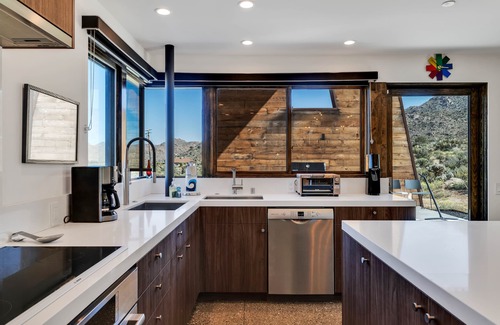 Joshua Tree Highlands House | Desert stunner in Joshua Tree with mountain view - near town & park entrance