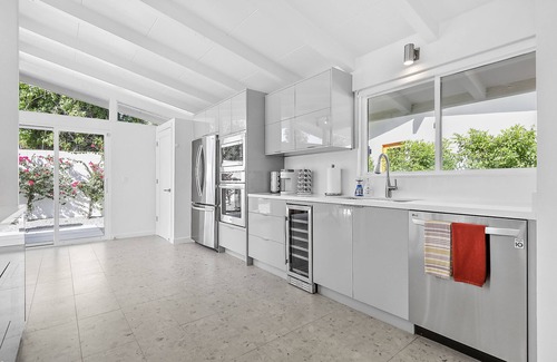 Magnesia Falls Cove House | 'Desert Tones' mid-century modern pool and spa home with lots of amenities!