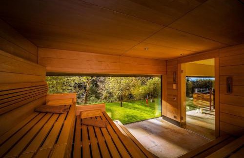 Lochau Ski Chalet | Design-Chalet mit Teilseeblick, Pool, Spa & Restaurant
