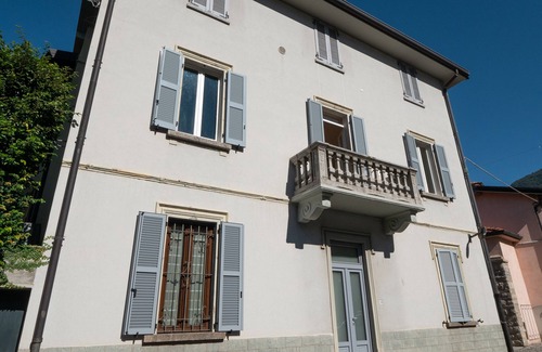 Bellano Apartment | Design flat 2 min walk from beach and station with garage Bellano