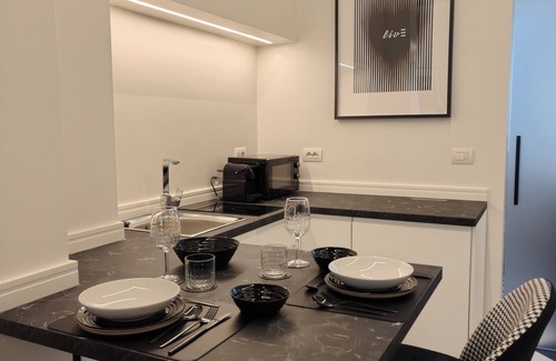 Milan Apartment | Designed 2 rooms Milano Center shopping area, Subway to Airport and Fiera Milano