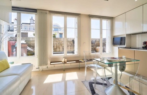 Quartier du Gros-Caillou Apartment | Designed Studio with A/C-Terrasse Vue Tour Eiffel