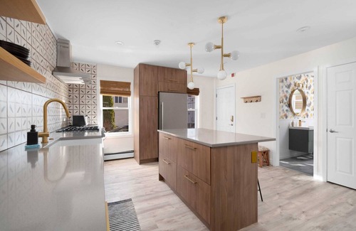 Warren Apartment | Designer 1st Floor Apt, Historic Downtown Warren