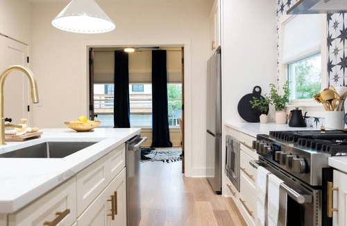 East Side House | Designer 2BR 2.5Bath getaway in the heart of Atlanta