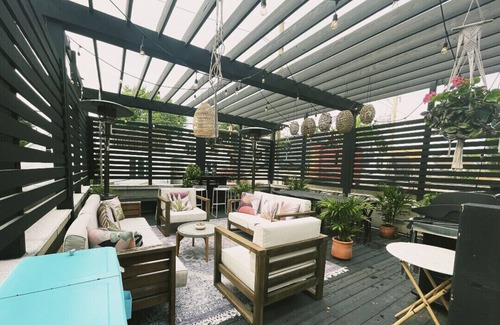 West Town House | Designer 5+ Bedroom Indoor Outdoor Living Central Wicker Park! Family Discounts!