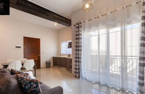 Ta' Giorni Apartment | Designer APT with comfy SOFA, LARGE TV, 2 KING BDS