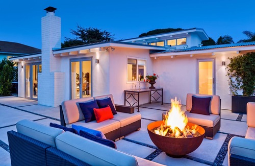 West Mesa House | Designer Beach House, West Mesa Beach Arean2 min walk to beach stairs