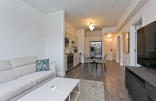 Portlock Condo | Designer Condo in Hawaii Kai! Close to beaches, shopping, hiking!