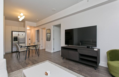 Portlock Condo | Designer Condo in Hawaii Kai! Close to beaches, shopping, hiking!