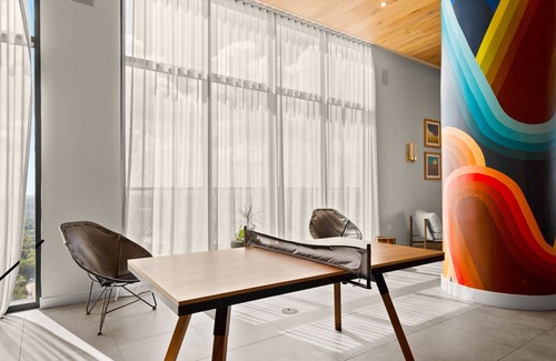 East Cesar Chavez Condo | Designer Condo Steps to Lady Bird Lake with gym & rooftop pool