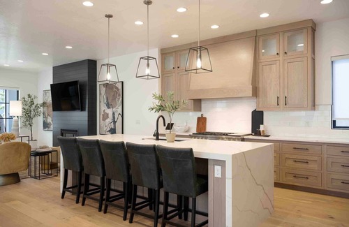 St. George House | Designer Digs: Desert Color Lagoon + Beaches