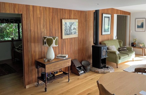 Mahurangi House | Designer Dwelling in Native Bush With Intimate Harbour Views. 13km to Matakana