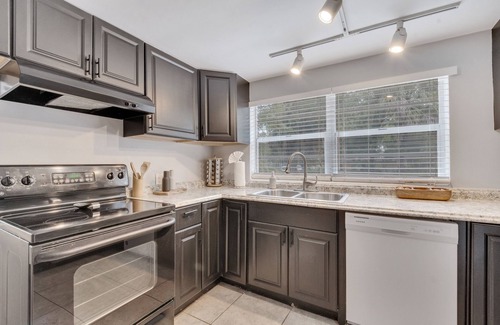 Thornton Park House | Designer Furnished HOME In the Heart of Orlando!