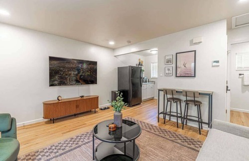 West University House | Designer Living Pet-Friendly UNR 2BR 1BA