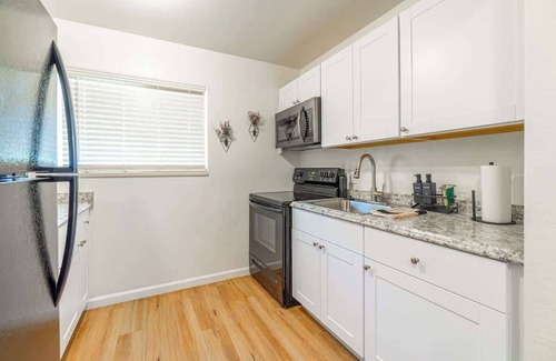 West University House | Designer Living Pet-Friendly UNR 2BR 1BA