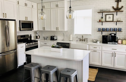 New Buffalo House | Designer Luxury Cottage ~ Heated Community Pool ~ Walk to Beach & Town