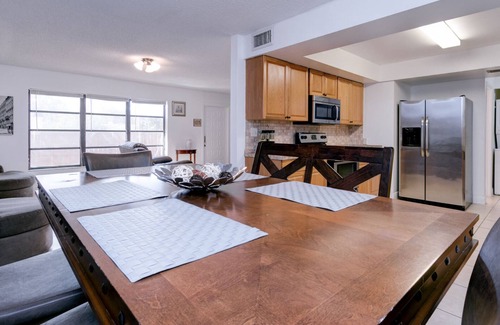 Fort Lauderdale Villa | DESIGNER OASIS RESORT .12n BEDROOMS .7 BATHS .PRIVATE RESORT .SLEEPS 24 GUESTS
