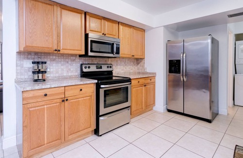 Fort Lauderdale Villa | DESIGNER OASIS RESORT .12n BEDROOMS .7 BATHS .PRIVATE RESORT .SLEEPS 24 GUESTS