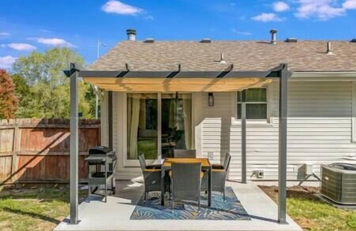 Pleasant Valley House | Designer's Retreat; Fur Friendly