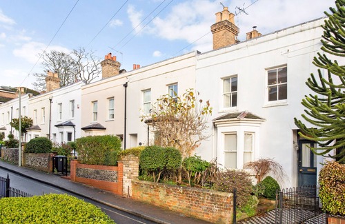 Winchester House | Designer's Town House quiet street, in city centre 2 on street parking permits
