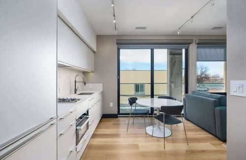 Berkeley Hotel | Designer Studio w/Balcony & Rooftop Patio on Tennyson Street
