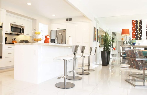 Twin Palms House | Designer Style And Comfort With Privacy and Huge Pool!
