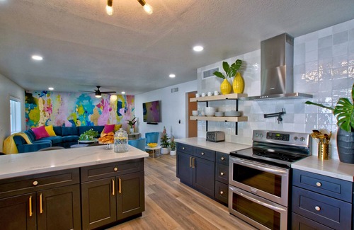 Paradise Valley Village House | Designer Vibe & w/Spa Tub & Heated Pool