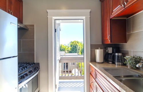 South Park Apartment | Desirable Studio Park Views W/D