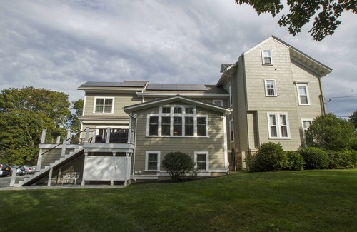 Fifth Ward Apartment | Desireable Coggeshall Ave - 2-Bdrm Units - 3rd Floor, sleeps 4
