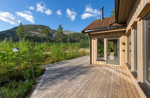 Kviteseid House | Det Kosekroken – Nordic Style Holiday Home by the Fjord