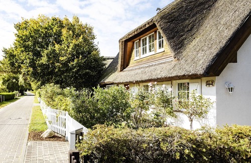 Binz House | Detached 5-star country house under thatch * 200sqm living space *