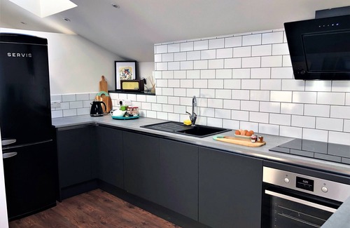 Gloucester Apartment | Detached Apartment with stunning views