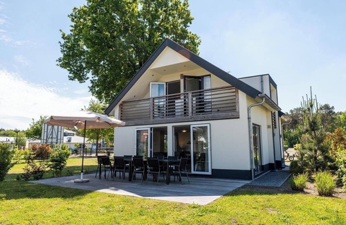 Lochem House | Detached chalet with 5 bedrooms and 2 bathrooms