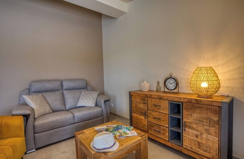 Domme House | Detached cottage with private swimming pool and 500m2 garden, Dordogne 200m away