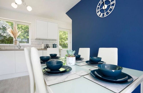 Milton Keynes House | Detached House - Free Parking, Fast Wifi & SmartTV
