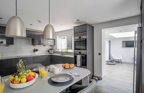 Ashbocking House | Detached House in Quiet Suffolk Village - Pets Allowed