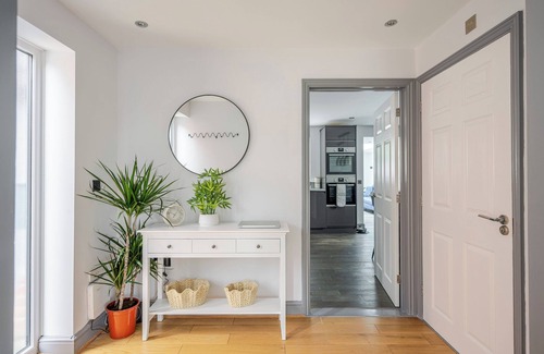 Ashbocking House | Detached House in Quiet Suffolk Village - Pets Allowed