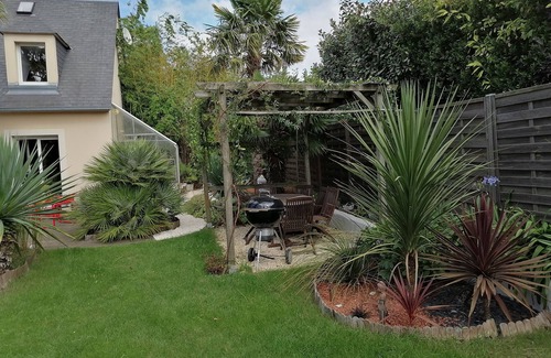 Lion-sur-Mer House | Detached house with exotic garden, swimming pool near landing beaches