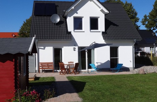 Blengow House | Detached house with a large garden to slow down