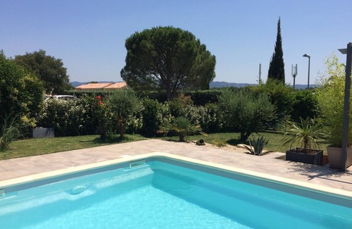 Merindol House | detached house with heated pool in South Luberon village