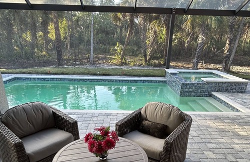 Rural Estates House | Detached house with pool and spa