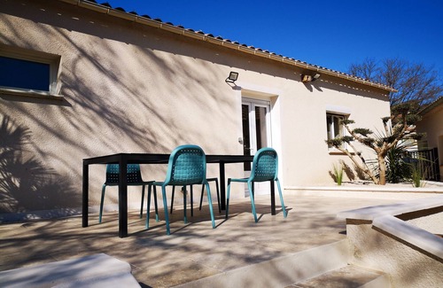 Mornas House | Detached house with private jacuzzi
